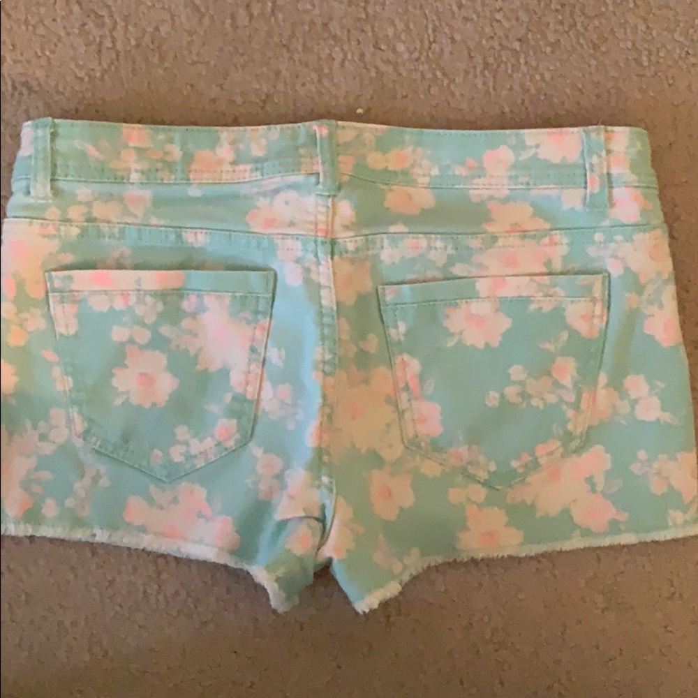 Shorts - Picture 2 of 3
